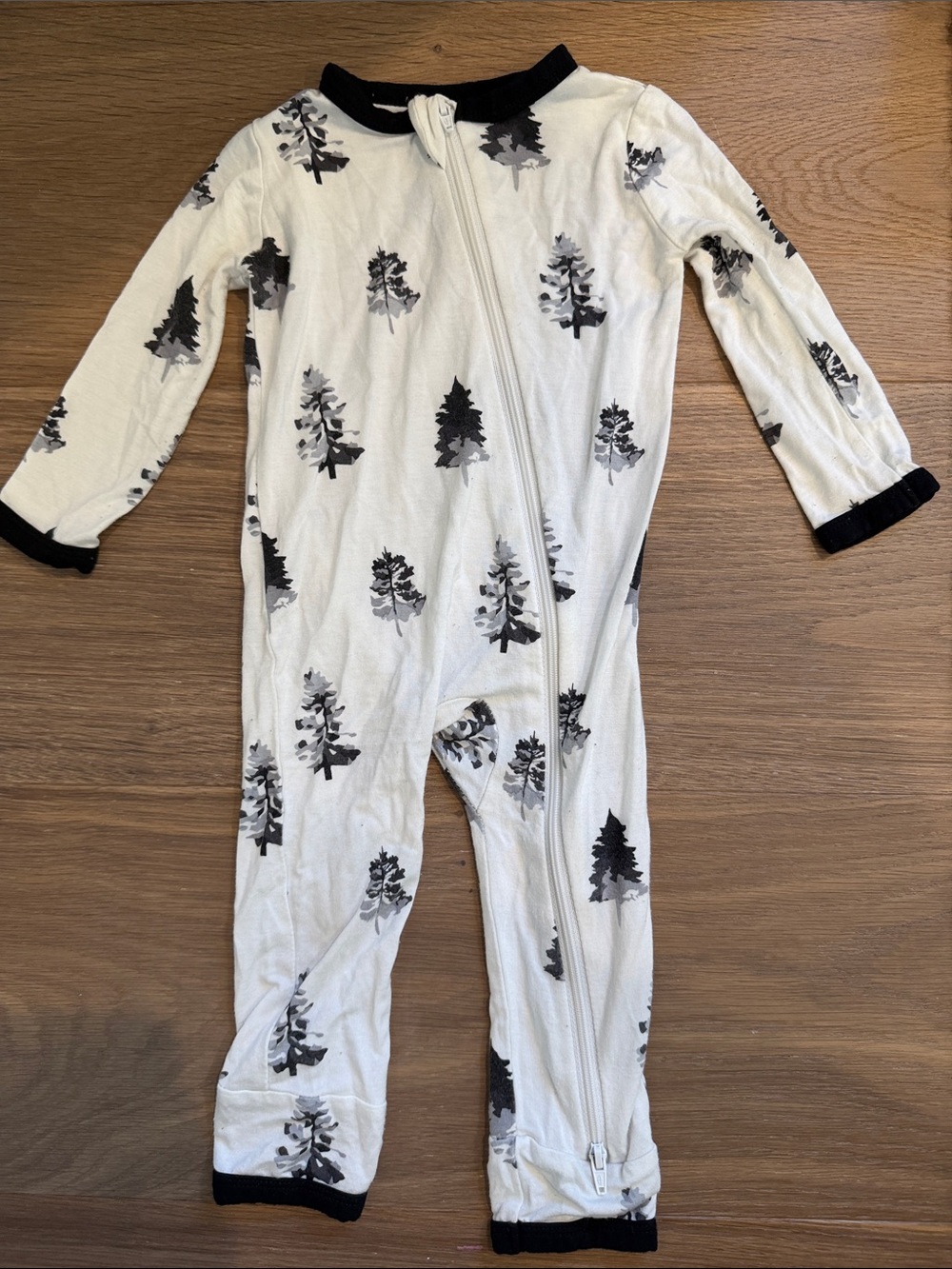 Kyte BABY White Footie with Black Tree Print and Black Trim